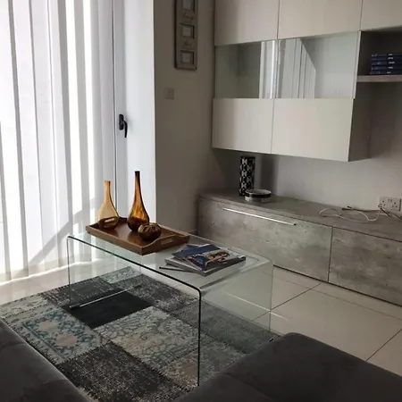Lovley Modern One Bedroom In Sliema